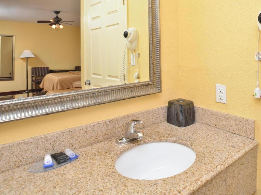 Americas Best Value Inn Winnsboro, La Экстерьер фото